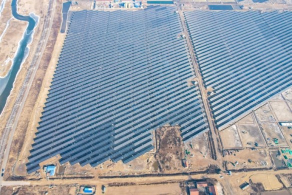 全球足跡 | 鹽堿地上的“經(jīng)濟秘鑰”！陽光能源首個鹽光互補供貨項目